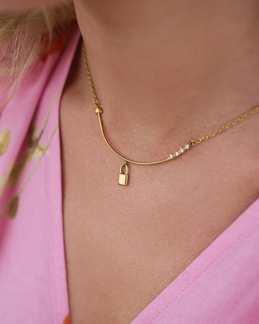 bransoletki - inne Złoty naszyjnik z kłódką i cyrkoniami ze stali chirurgicznej