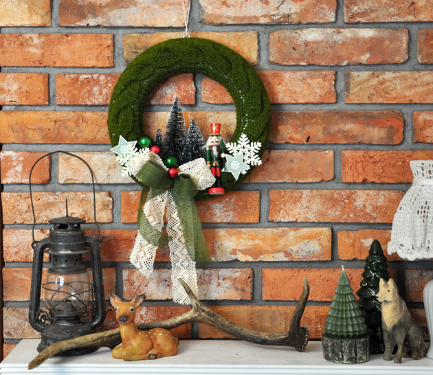 wianki bożonarodzeniowe Świąteczny wianek w sweterku