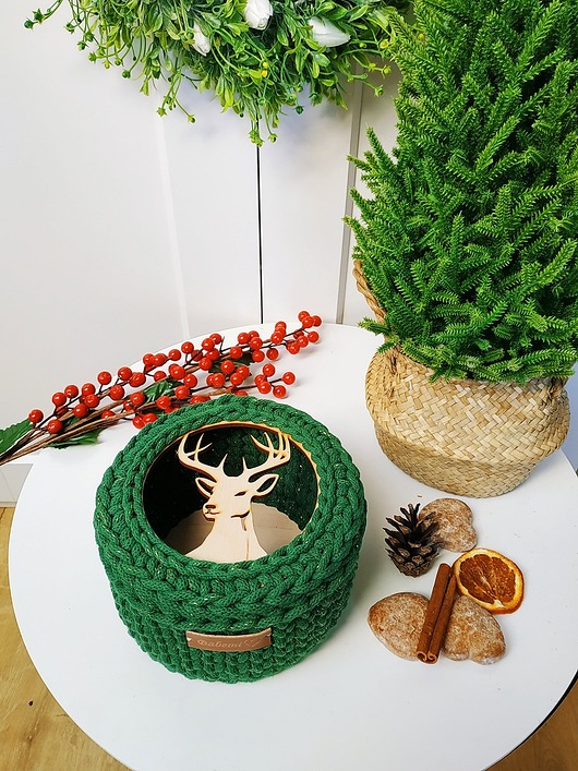 dekoracje świąteczne Kosz prezentowy świąteczny z motywem głowy jelenia " Deer gift Basket"