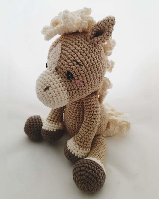 misie i maskotki Konik Mustang wykonany na szydełku