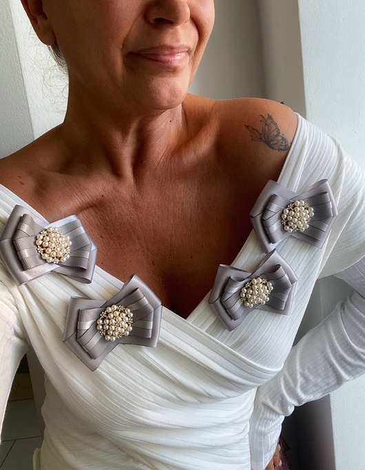 broszki Szara Brosza z perłami NEW