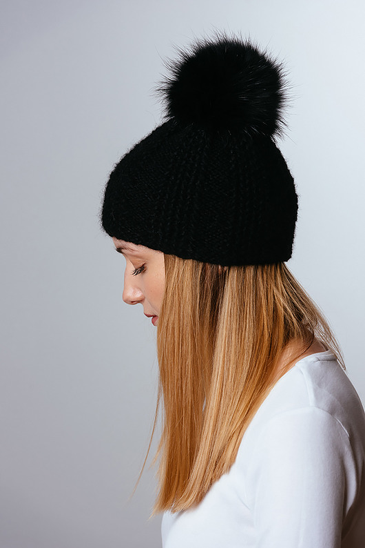 Czapka z naturalnym futerkiem POMPOM