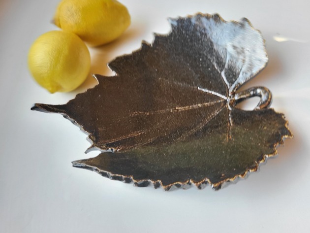 dodatki - różne Ceramiczny liść- podstawka pod biżuterię