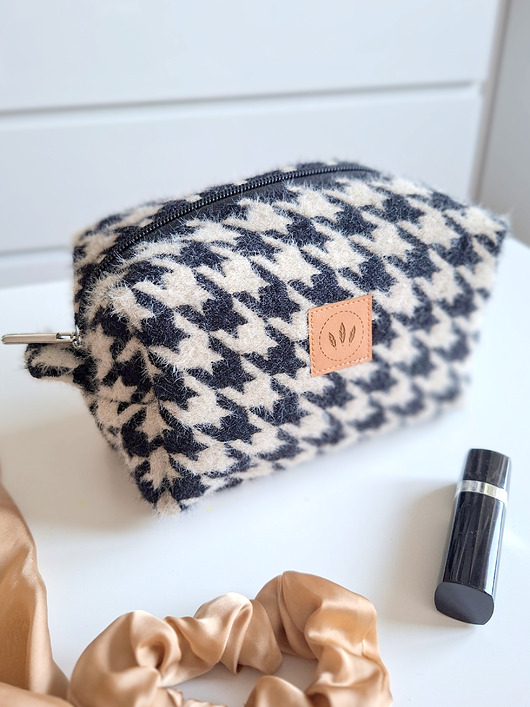 kosmetyczki Puchata kosmetyczka kuferek Pepitka Beżowo-Czarna