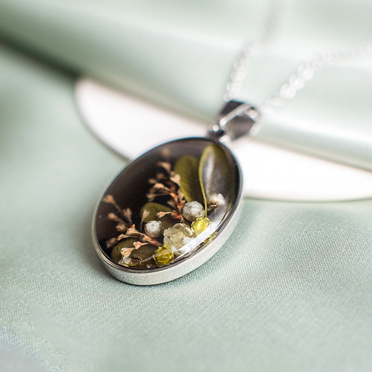 wisiory Wisiorek z kompozycją kwiatową