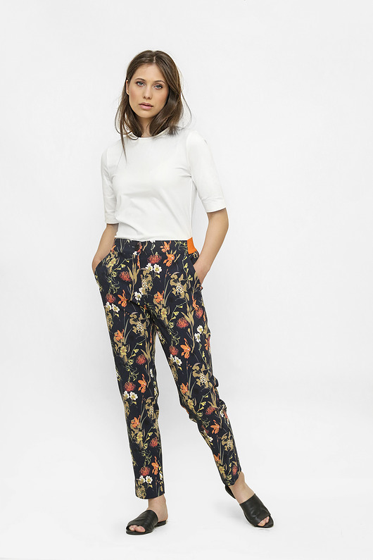 spodnie materiałowe damskie Czarne spodnie w kwiaty Marylka