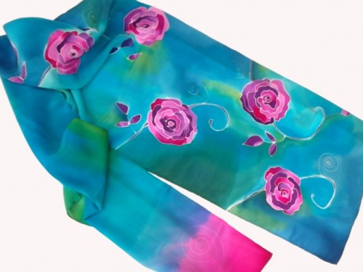 szale damskie Róże w błękicie morza - jedwabny szal