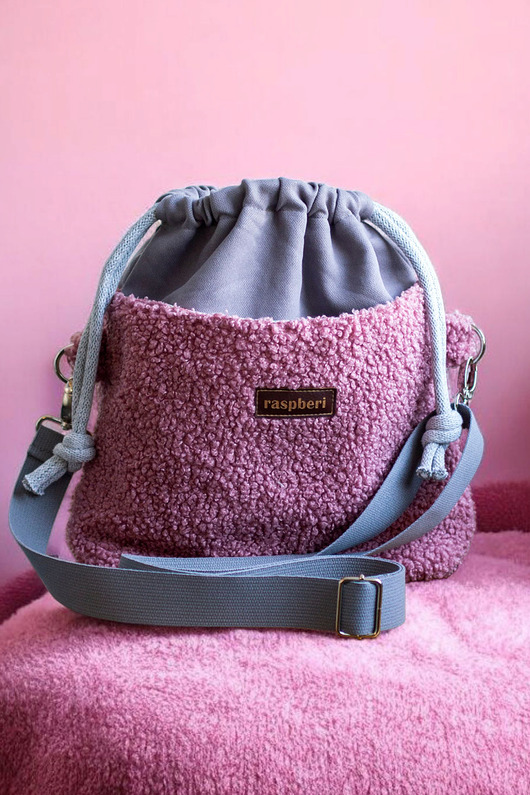 torebki mini Szaro-różowa listonoszka z kominem baranek