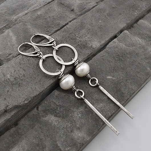 kolczyki srebrne Nowoczesne kolczyki srebrne z perłami