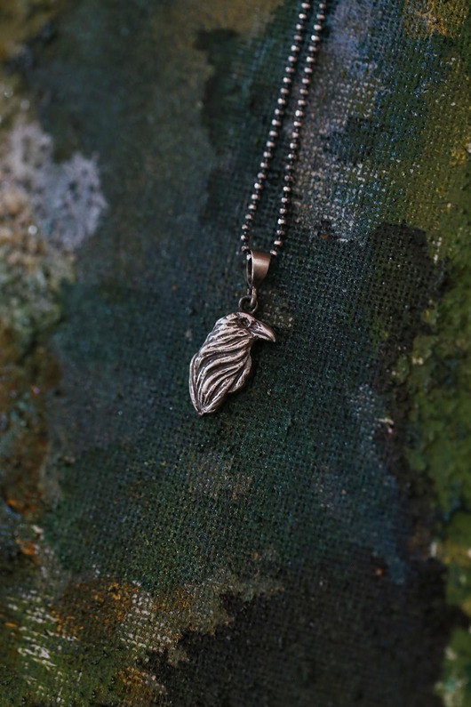 wisiory Mini wisiorek z krukiem ze srebra