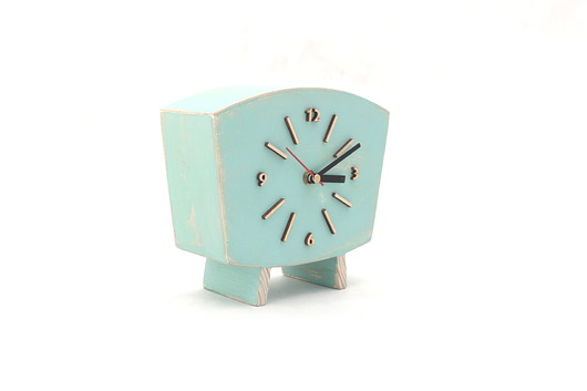 Pastelowy miętowy zegarek Sixty Clock Wood Studio
