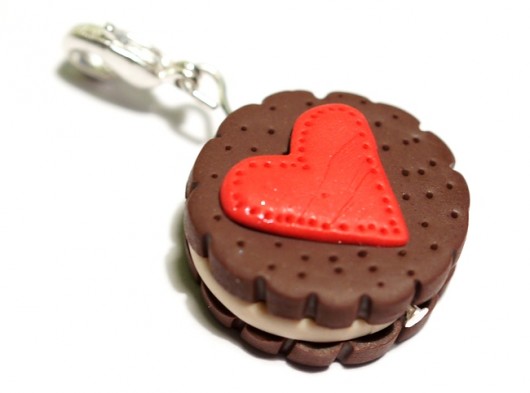 Ciastko z serduszkiem - zawieszka charms Modeliniaki