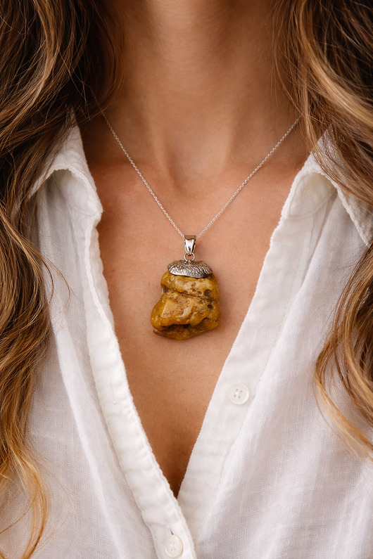 wisiory Surowa zawieszka z bursztynu - Naturalny wisiorek bursztynowy - Naszyjnik