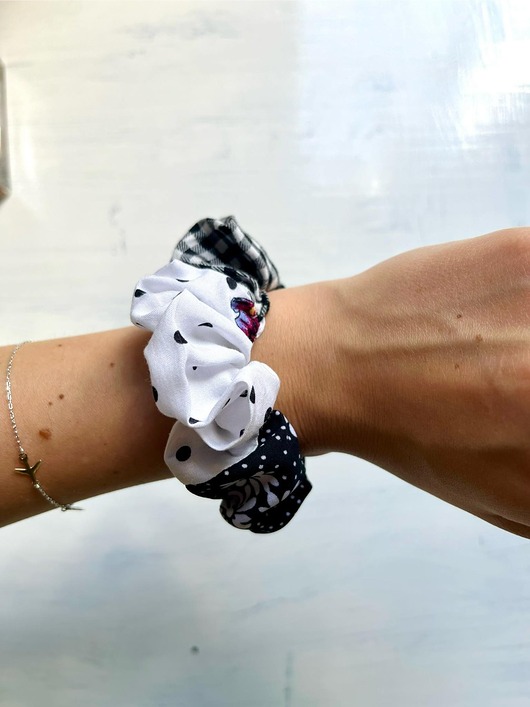 gumki do włosów Czarno-biała, patchworkowa gumka scrunchie 