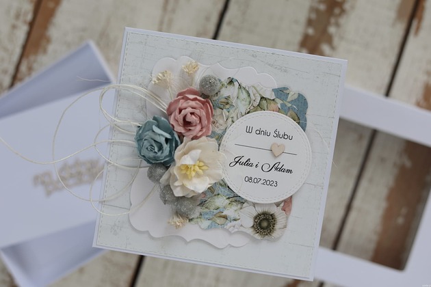 kartki scrapbooking Kwiatowa kartka ślubna