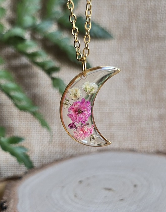 wisiory Złoty wisiorek złota zawieszka księżyc suszone kwiaty