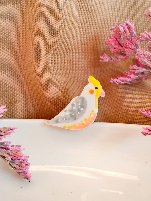 przypinki Pin z papugą nimfą, egzotyczna biżuteria z ptakiem, prezent dla fana papug