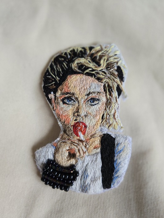 broszki Broszka ręcznie wyszywana Madonna