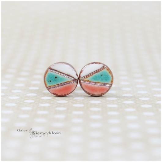 Pastelowe geometryczne 8mm- ceramiczne kolczyki Dorca