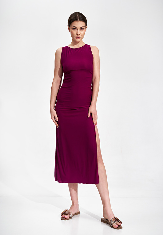 sukienki midi damskie Elegancka dopasowana sukienka midi bez rękawów i z wiązaniem - M864