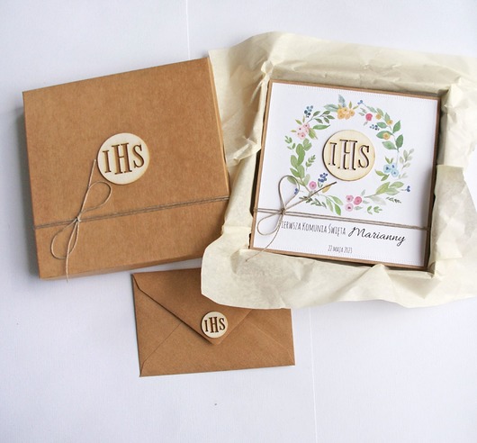 kartki na komunię Kartka, personalizacja, pudełko, koperta : wianuszek