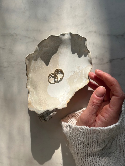 pojemniki na biżuterię Ceramiczna ostryga na obrączki, kolczyki, palo santo i drobne pamiątki