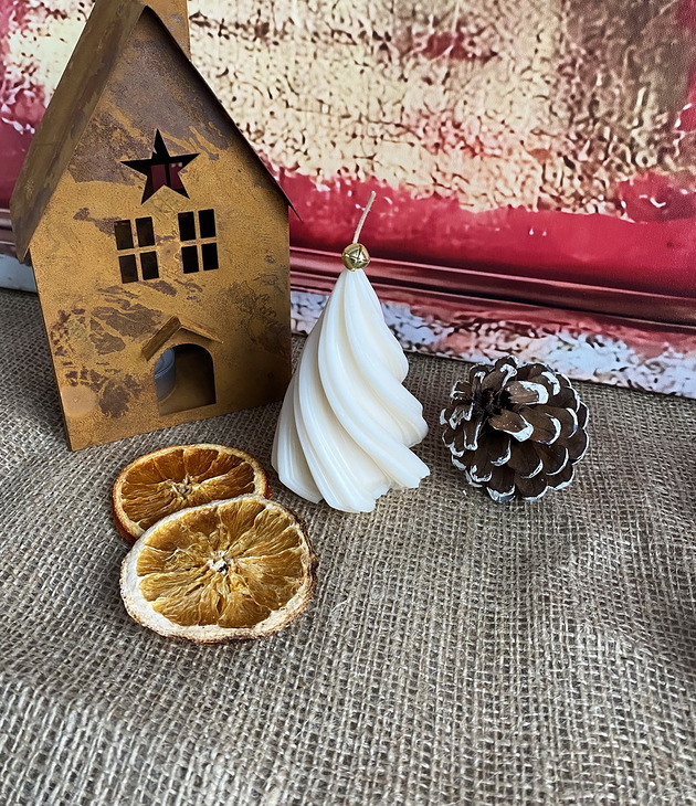 świeczniki i świece Świeca ekologiczna sojowa dekoracyjna "Christmas Tree " 103x68mm