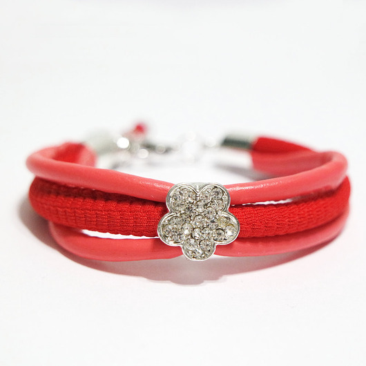 bransoletki - inne Bransoletka - Czerwony kwiat - rzemienie