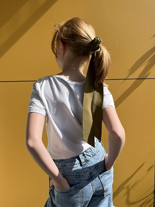 gumki do włosów Zielona srunchie Silva z odwiązywaną szarfą 87 cm