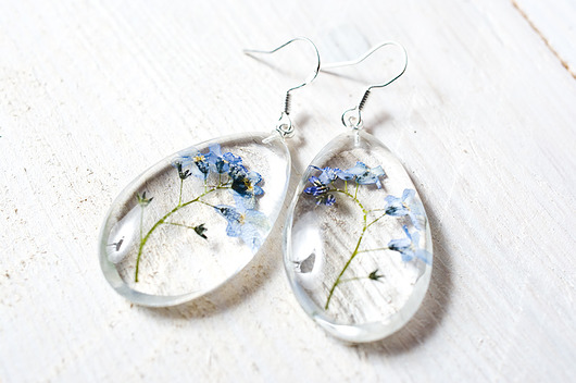 Kolczyki z niezapominajkami w żywicy So Jewelry