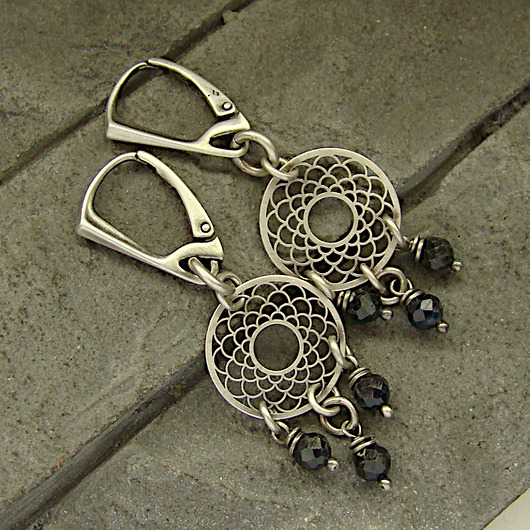 kolczyki z kamieniami Kolczyki z szafirami