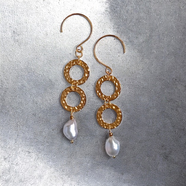 kolczyki pozłacane LUX. Srebrne perły - unikatowe kolczyki - długie