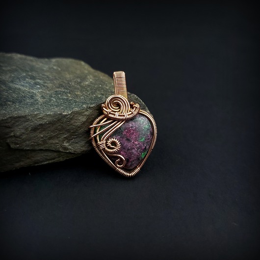 wisiory Zoisyt z rubinem wisiorek  wire wrapping
