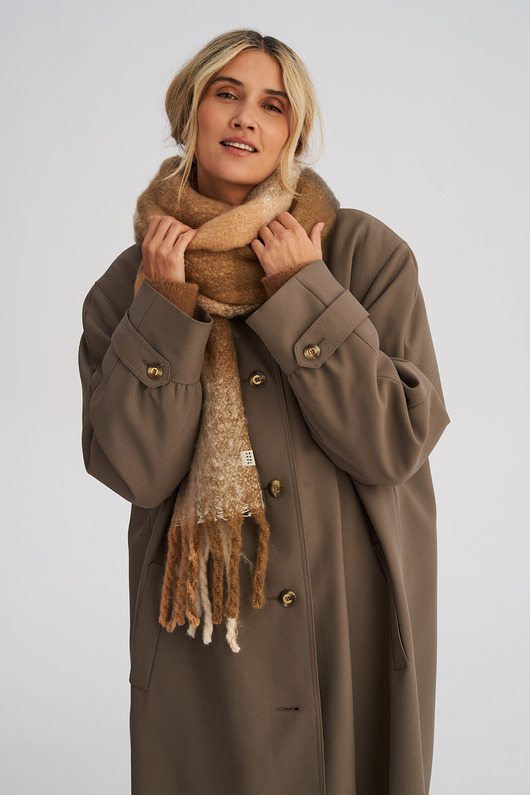 szale damskie Puchaty szalik z frędzlami w beżową kratę