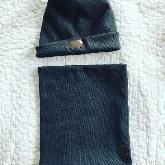 Dark grey beannie and neckwarmer Gukla