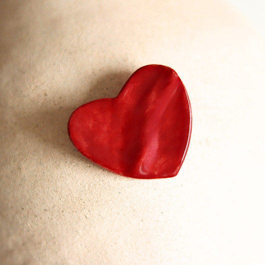 broszki Broszka czerwone serce, ceramika