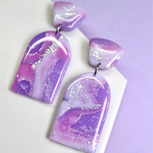 kolczyki z masy plastycznej Kolczyki GLOW fioletowe geody