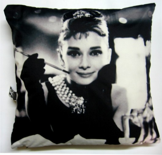 Poduszka z Audrey Hepburn Gaul Designs