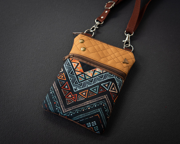 etui na telefon Etui na telefon z paskiem /  Etno brązowy