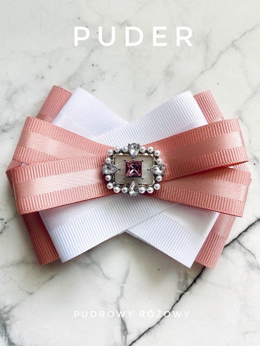 broszki Brosza z kolekcji Puder z delikatną ozdobą w pudrowych kolorach