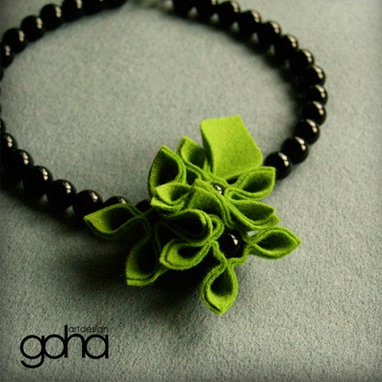 Black with Green -Biżuteria Autorska FlowerFelt Design