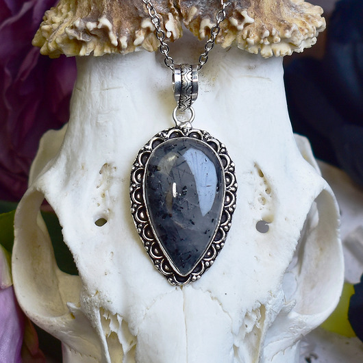 wisiory Miedziany posrebrzany wisiorek z kwarcem z czarnym rutylem