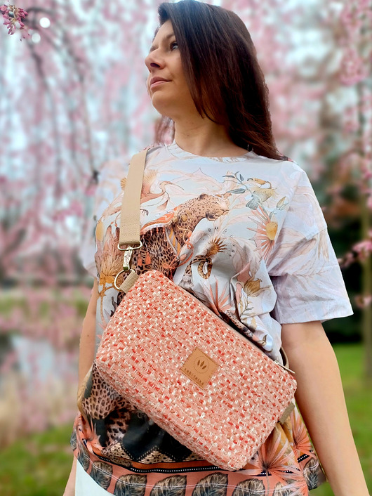 saszetka nerka Holly torebko nerka z plecionki Brzoskwiniowa