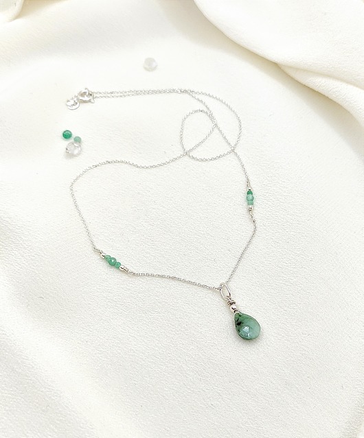 srebrne naszyjniki Łańcuszek srebrny ze szmaragdami