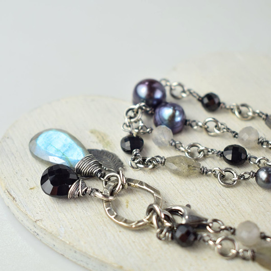 srebrne naszyjniki Nivora - srebrny naszyjnik z perłami, labradorytem i spinelem