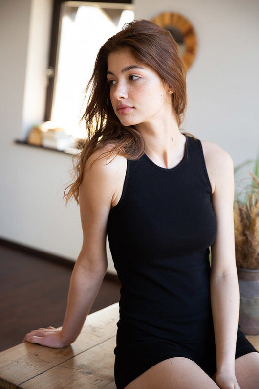 topy damskie Top na szelkach-czarny(LA-064)