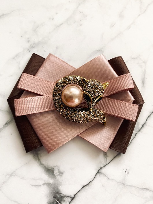 broszki Brosza z cudnym Lisem z kryształków z dużą perłą New