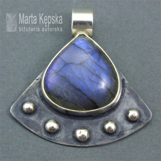 industrialny lab - wisior Marta Kepska