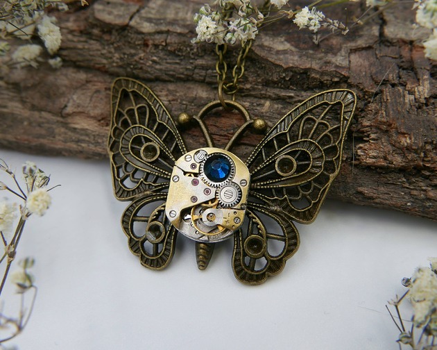 wisiory Mechaniczny motyl 17