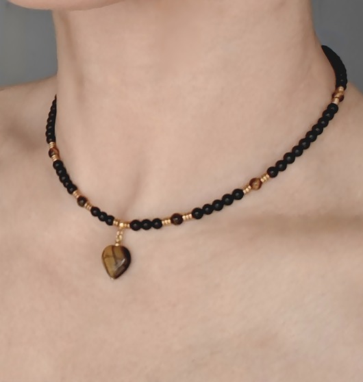 złote naszyjniki Naszyjnik z serduszkiem - turmalin i tygrysie oko